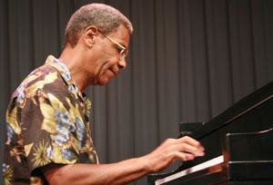 Charles Covington 14680 - at piano c 2007